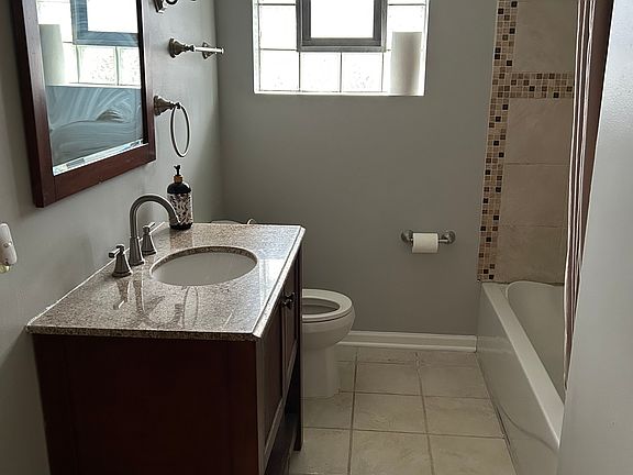 3rd image of 428 Granville Ave