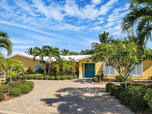 3rd image of 104 Cat Cay Ln