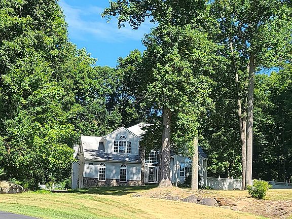 3rd image of 21 Colonial Cir
