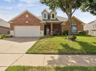 6 Tallwood Ln, Edgecliff Village, TX 76134
