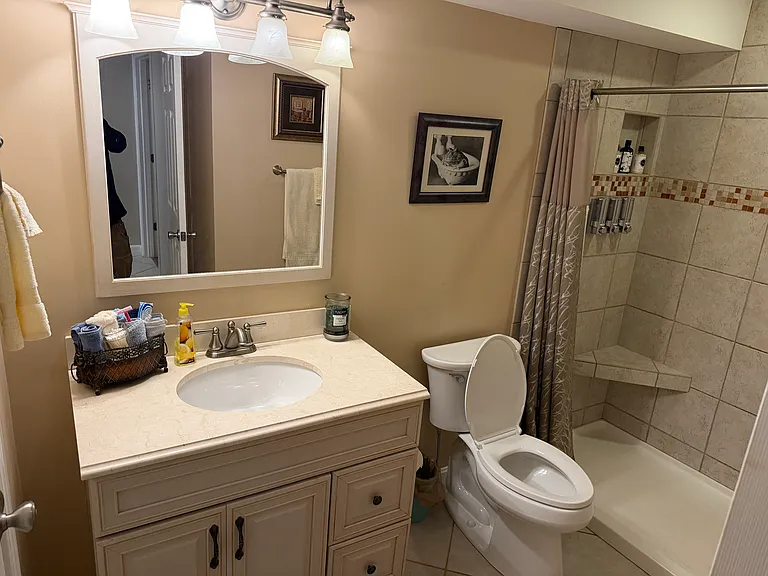 695 Victorian Ct #B — Photo 16