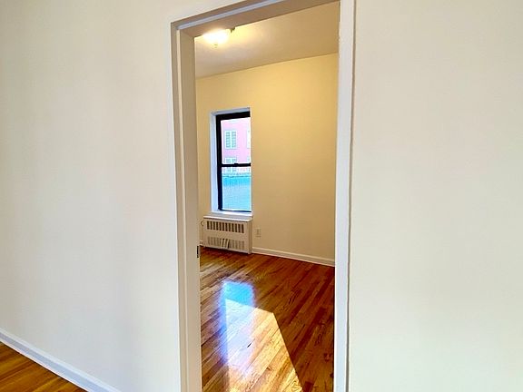 5th image of 410 E 89th St APT 6A