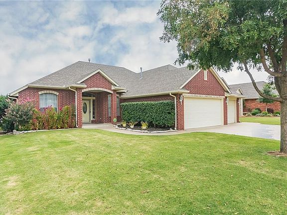 3rd image of 121 SW 69th Ct