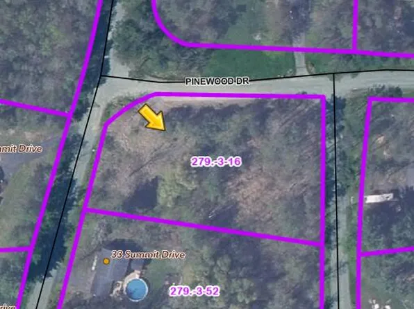 17 Pinewood Dr, Peru, NY 12972