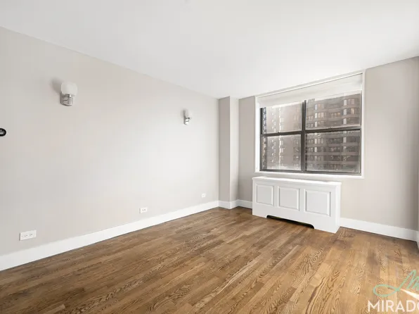 330 East 39th Street image 10 of 21