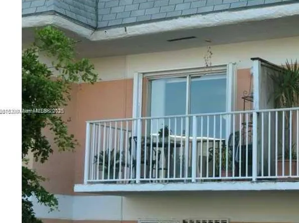 260 NW 107th Ave APT 207, Miami, FL 33172