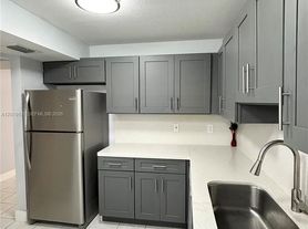 3253 Foxcroft Rd, Miramar, FL