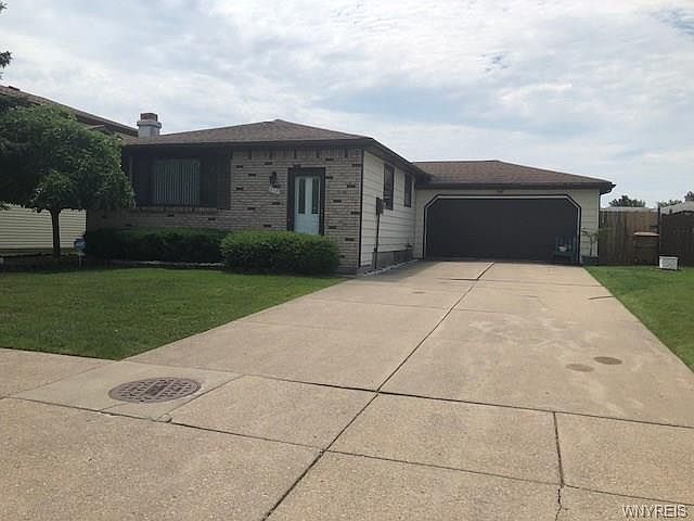 1st image of 372 Barbados Dr