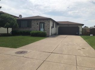 372 Barbados Dr, Buffalo, NY 14227