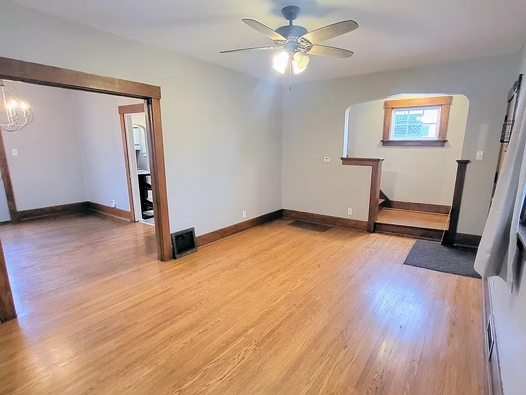 3813 S Wayne Ave — Photo 2