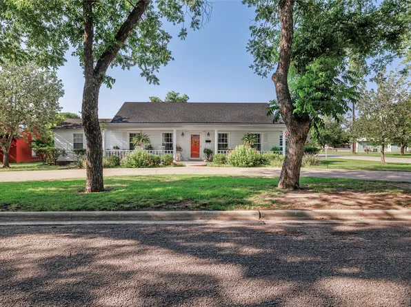 805 W 15th St, Brady, TX 76825