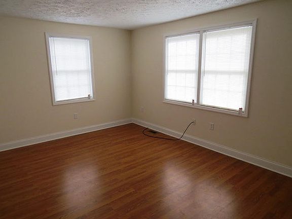 5th image of 922 Paul St