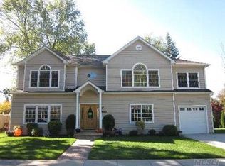 68 Fairfield Ave, Port Washington, NY 11050