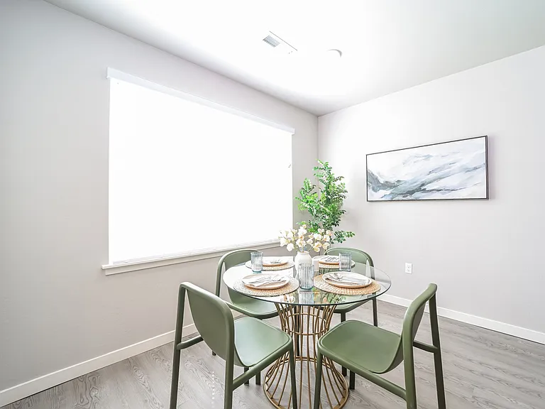006-photo-dining-room-13945298