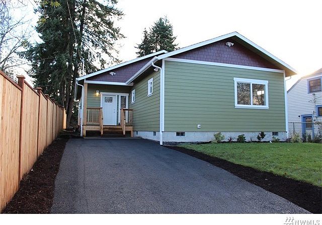 Brand new home in the heart of Olympia.  Walk or bike to downtown, just a few minutes to I-5.  One-level City Living.