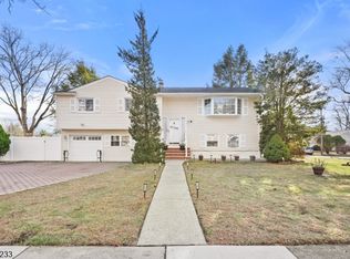 9 Burnside Pl, Wayne, NJ 07470