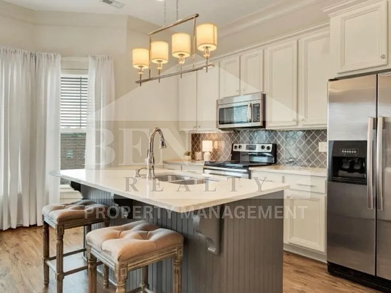 2405 Spring Creek Blvd NE — Photo 3