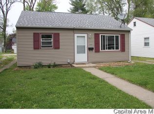 2241 E Converse Ave, Grandview, IL 62702