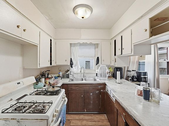 4th image of 3121 Logan Ave N
