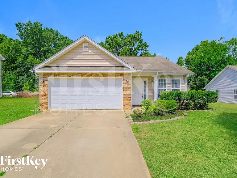 1716 Northside Dr — Photo 1