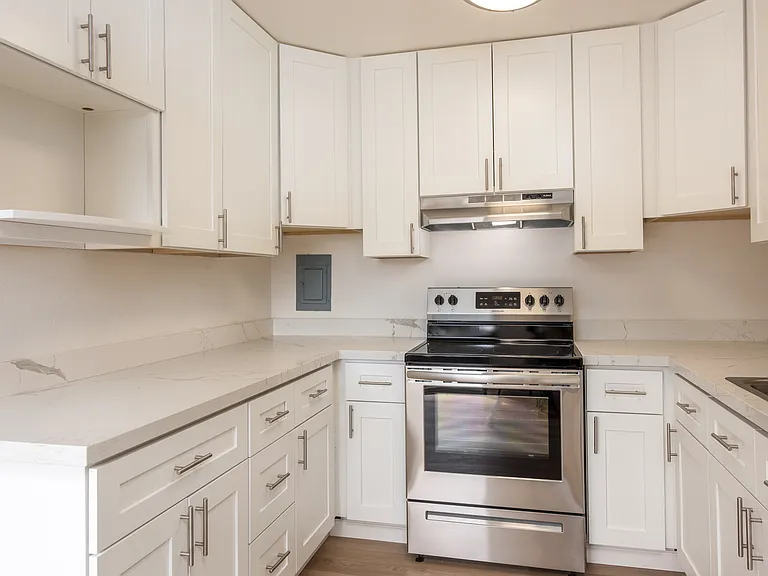 Los Robles Apartments — Photo 8