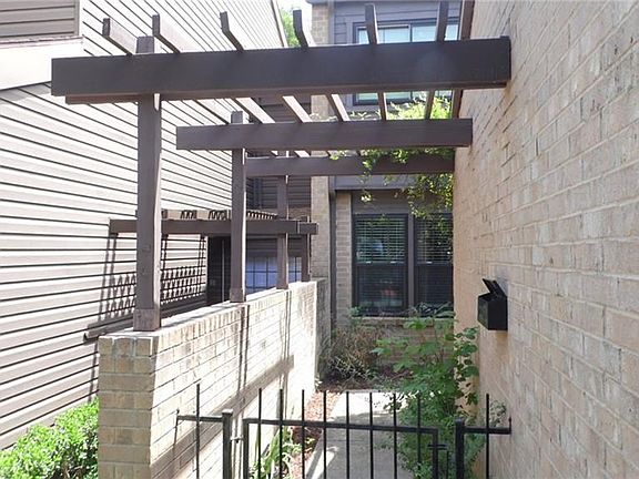3rd image of 741 Oakwood Trl
