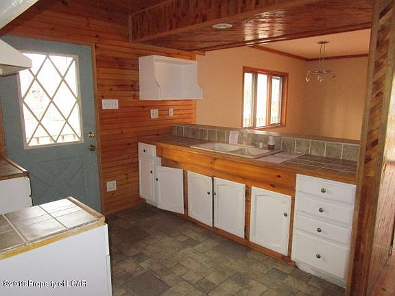 3rd image of 67 Laurel Dr