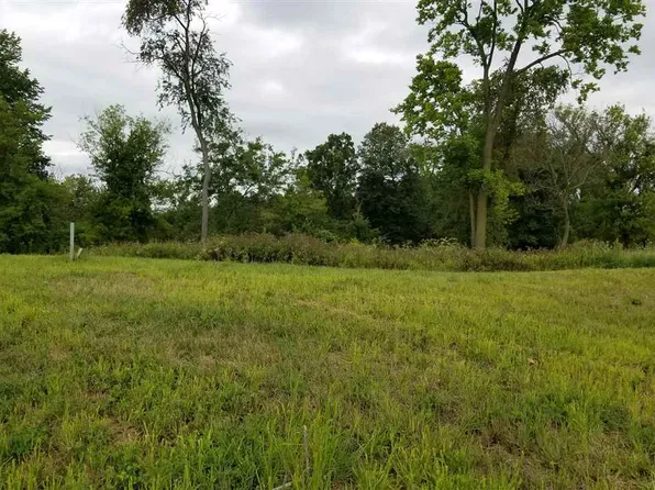 57 S Pointe Dr, Dubuque, IA 52003