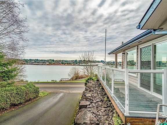 2nd image of 909 NW West Bay Dr