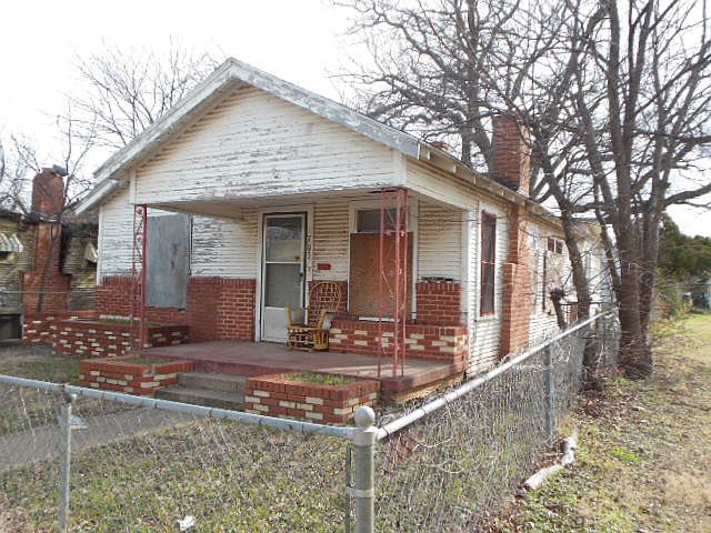 2nd image of 703 Juarez St