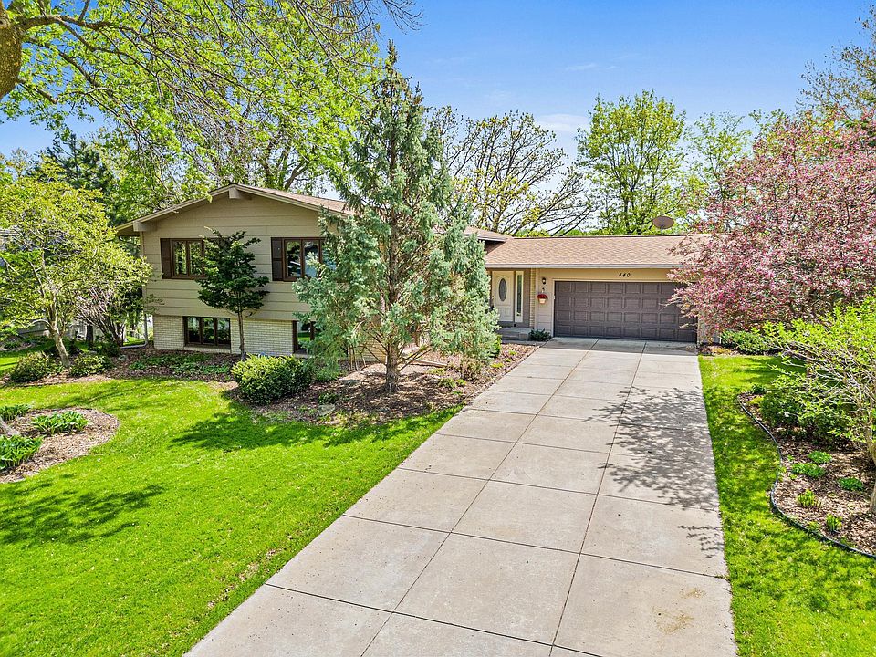 1st image of 440 Woodhill Dr