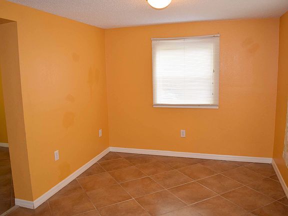 4th image of 107 S Aurora Dr