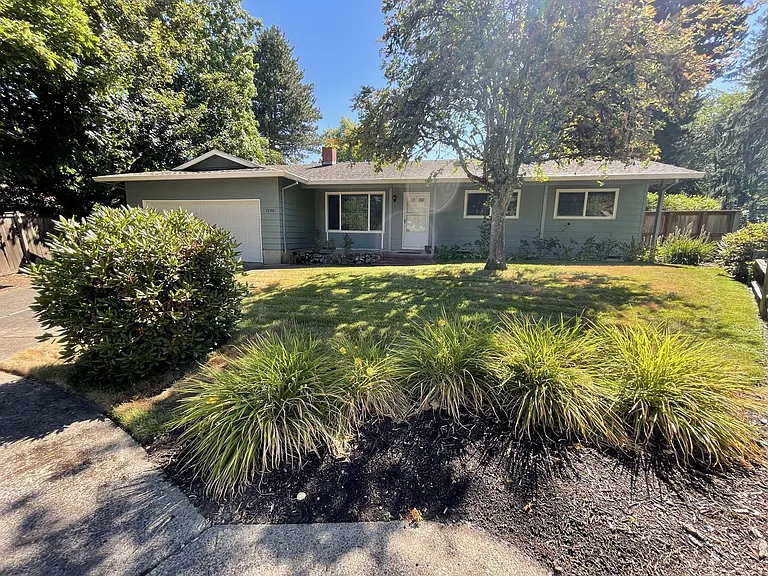 7250 SW Ashdale Dr — Photo 1