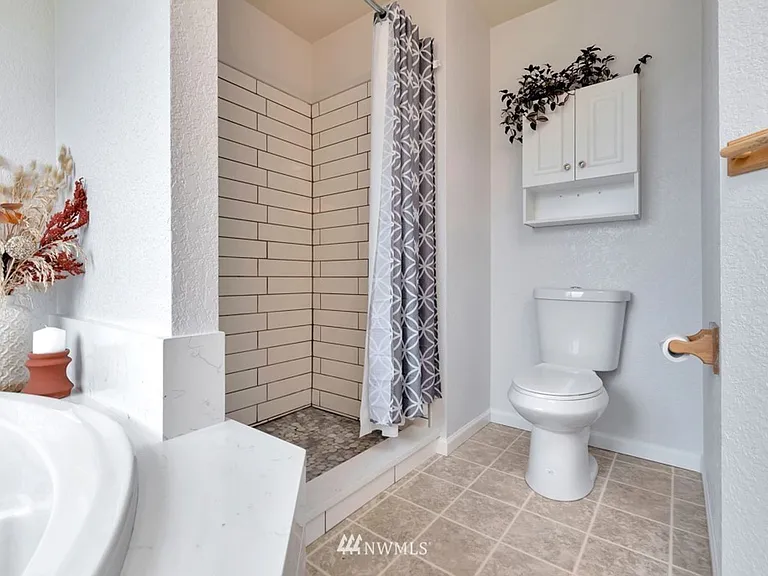 1106 Villanova St NE — Photo 17