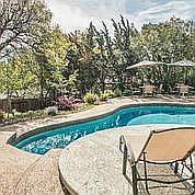 Resortlike pool