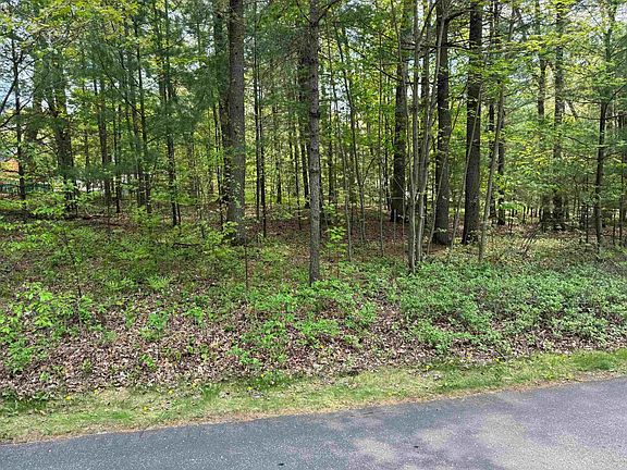 3rd image of 140 Ridge Dr