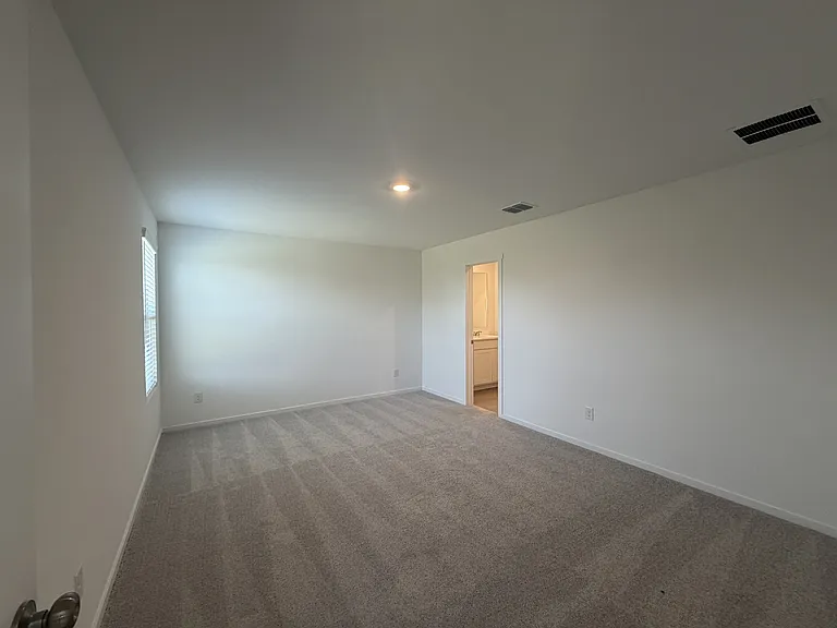 624 Criner St — Photo 6