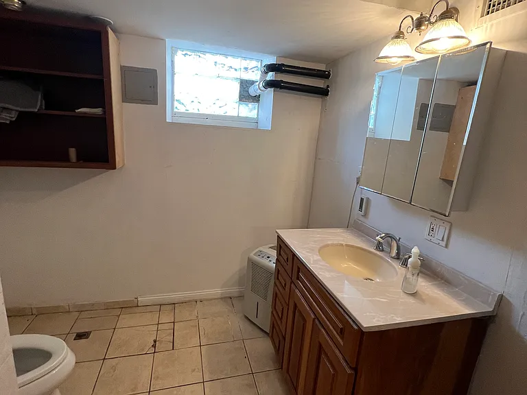 17 Holman St #1 — Photo 20