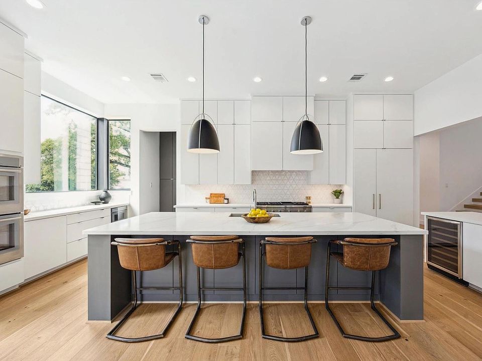 1st image of 4035 Merrick St