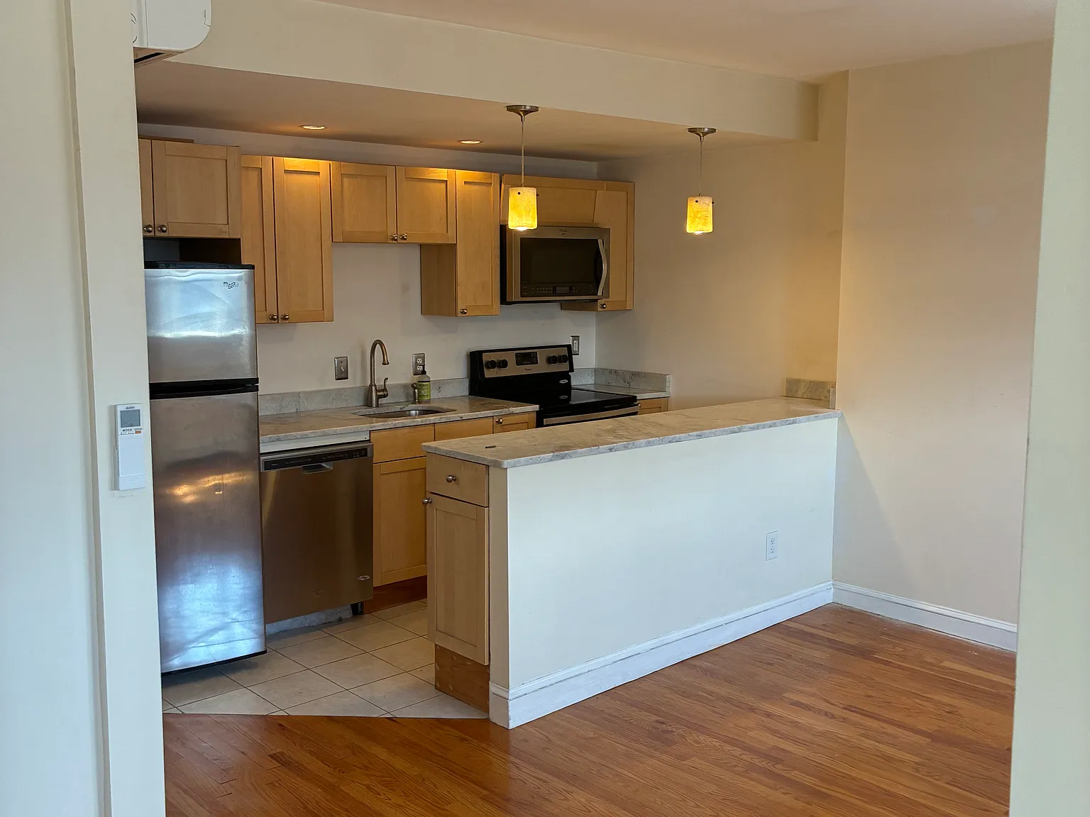 1 bed, 1000 sqft, $3,600 — Photo 3