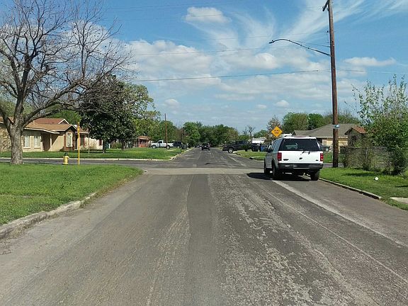 4th image of 215 W Green Way Ave