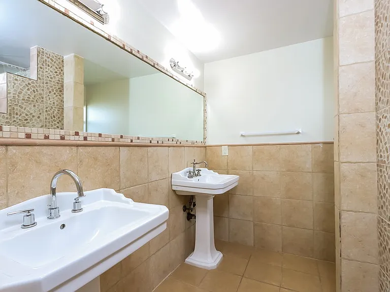 6398 Amberwoods Dr — Photo 9