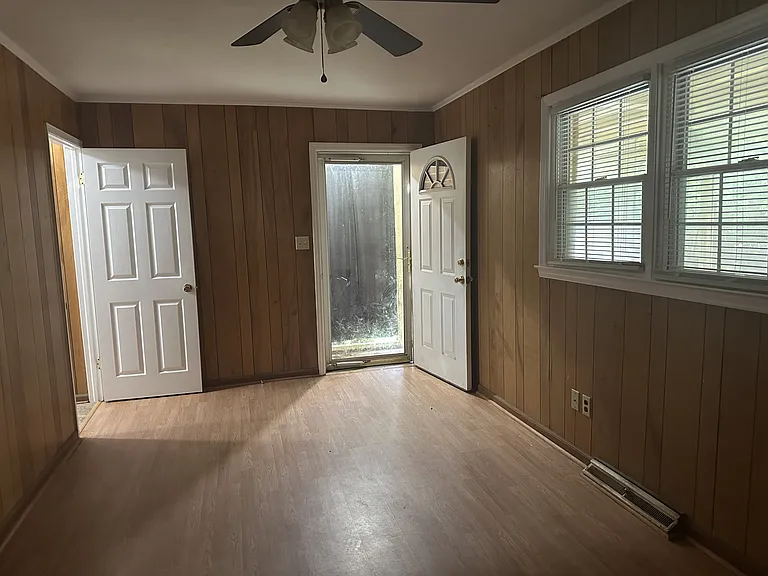 60 Oak Ave — Photo 6