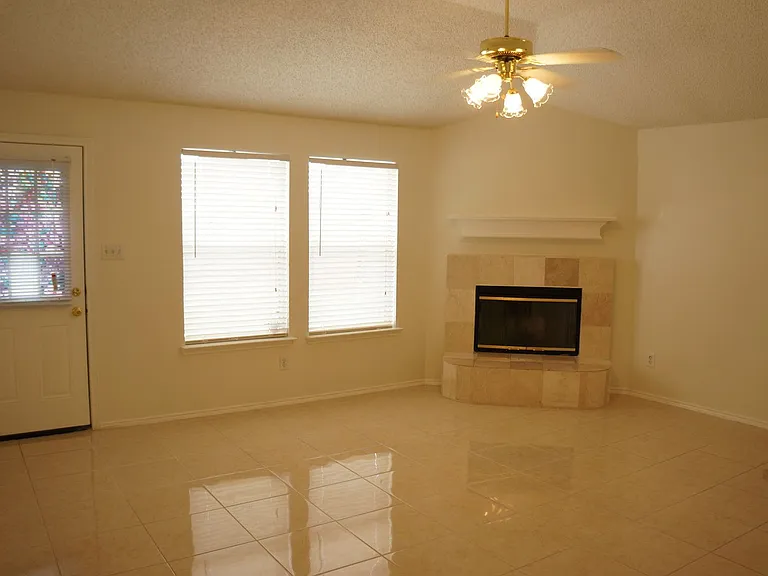 8000 Summer Sun Dr — Photo 3