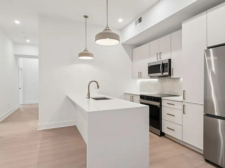 20 West — Photo 367