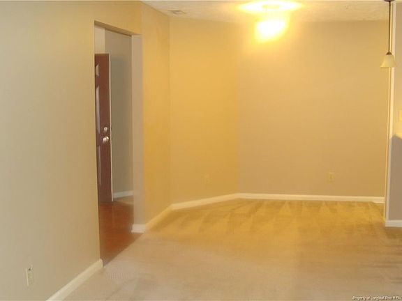 4th image of 308-1 Waterdown Dr