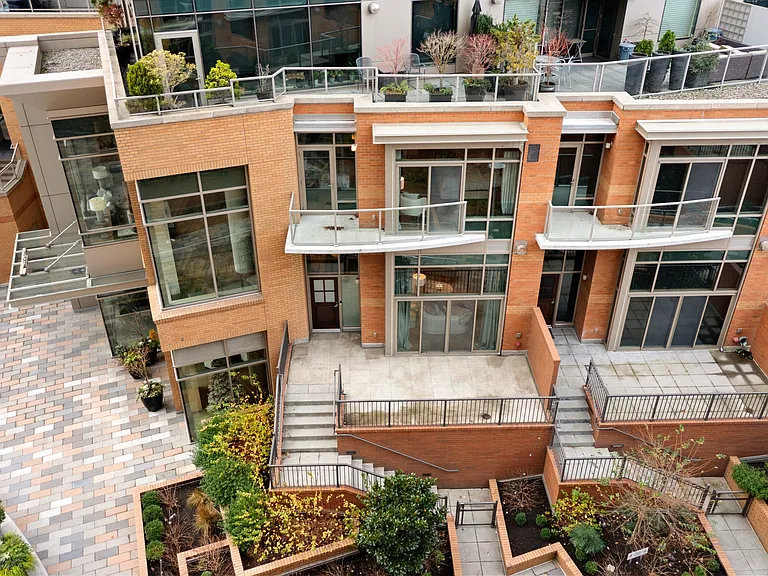 10630 NE 9th Pl #10 — Photo 35