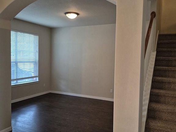 5th image of 808 Busleigh Castle Way