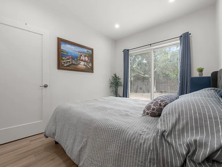 1535 S Ogden Dr — Photo 18