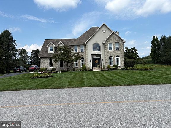 2nd image of 18 Tiffany Dr